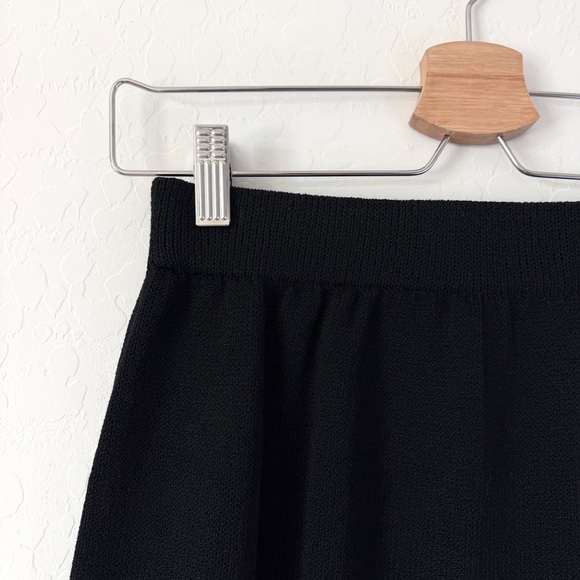 St. John Basics Black Santana Knit Pencil Skirt Size 2 - Picture 3 of 6